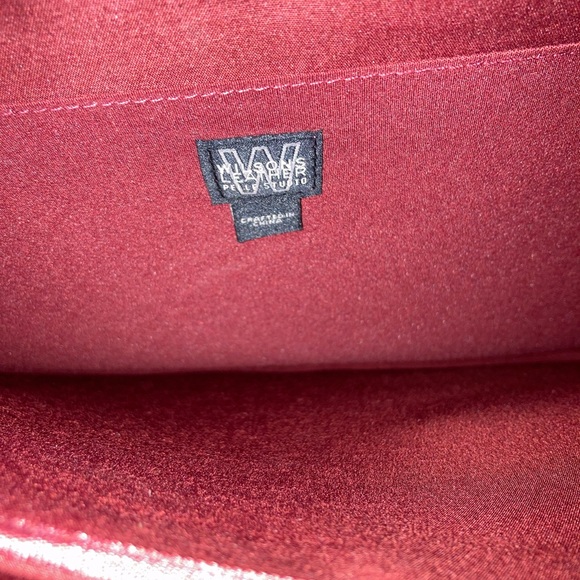 Wilson’s Leather Briefcase Burgundy Color comes with a key. - Picture 5 of 14